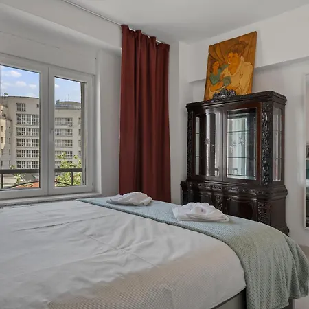 Silk Next To Old Town Bucareste