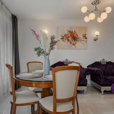 Silk Next To Old Town * Бухарест