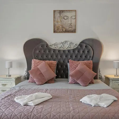 Silk Next To Old Town * 布加勒斯特