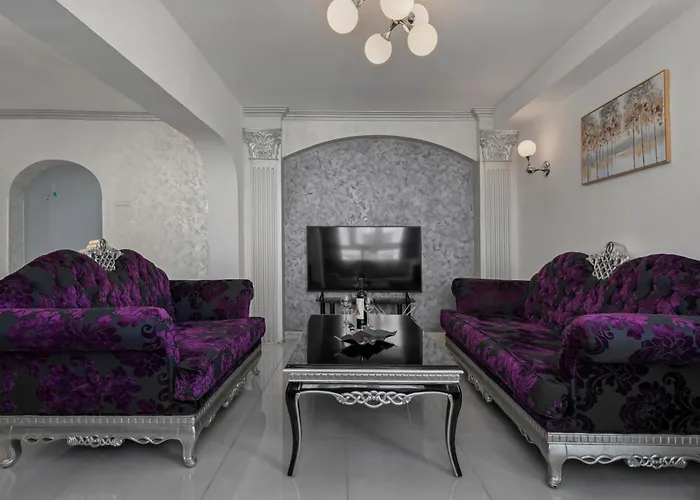 Silk Next To Old Town Bukarest