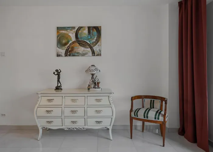 Silk Next To Old Town *